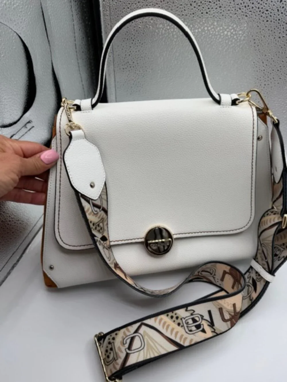 CROMIA LEATHER HANDBAG - Picture 13 of 14